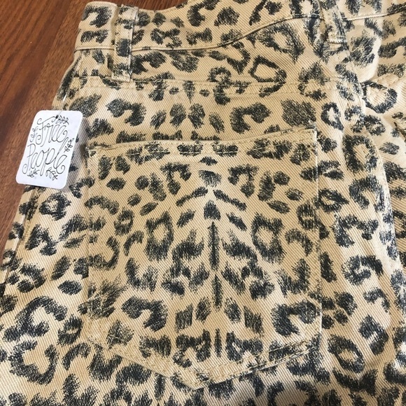 FREE PEOPLE WE THE FREE Printed Dogtown Cut-Off Shorts - Picture 7 of 10